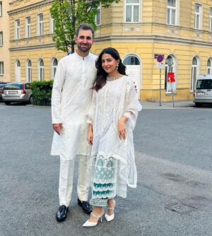 Ushna Shah Instagram - Eid Mubarak from the Amins in Wien!🌙 
@hamza.amin87 

Both of us wearing our friend @zainabchottaniofficial 😘 

My Jewelery: @esfirjewels 
My shoes: @insignia_shoes 
#ushnashah #ushnashahamin #eidday1
