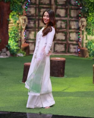 Ushna Shah Instagram - JPL ‘23 looks, a recap 💋 
Which one did you like the most?

Glam squad @thekrisalyswomen 
Makeup @bilalsamiofficial 
Hair @sairakhokhar1234 
#ushnashah #arydigital #jeetopakistan
