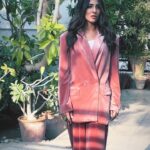 Ushna Shah Instagram - Busy Gyal - BTS BBC Suit: @lamaretail because they are love Glam: @thekrisalyswomen #ushnashah