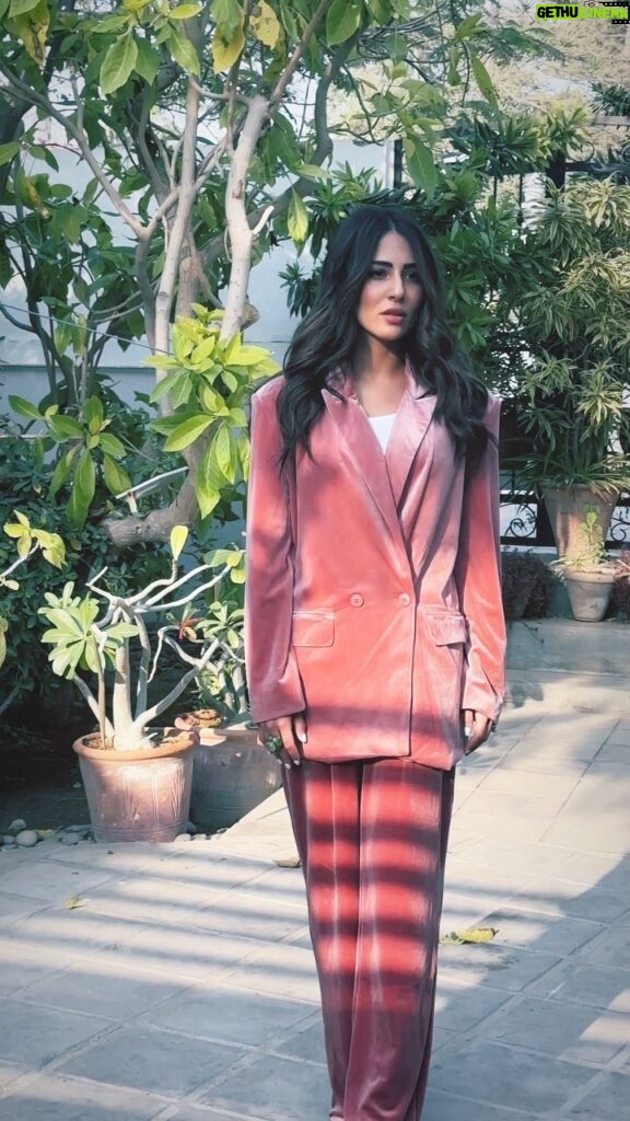Ushna Shah Instagram - Busy Gyal - BTS BBC Suit: @lamaretail because they are love Glam: @thekrisalyswomen #ushnashah