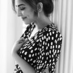 Ushna Shah Instagram - 1. Imagines biryani⁣ 2. Smells biryani ⁣ 3. Sees biryani ⁣ ⁣ (On that topic, I tried making biryani last night.. didn’t work out so well)⁣ ⁣ ⁣ 📸 @deeveesofficial⁣ 💄 @munazzarizwan_mua ⁣ #ushnashah