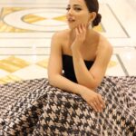 Ushna Shah Instagram - You actin shifty you don’t ride with me no more 👀 Palazzo Versace Dubai