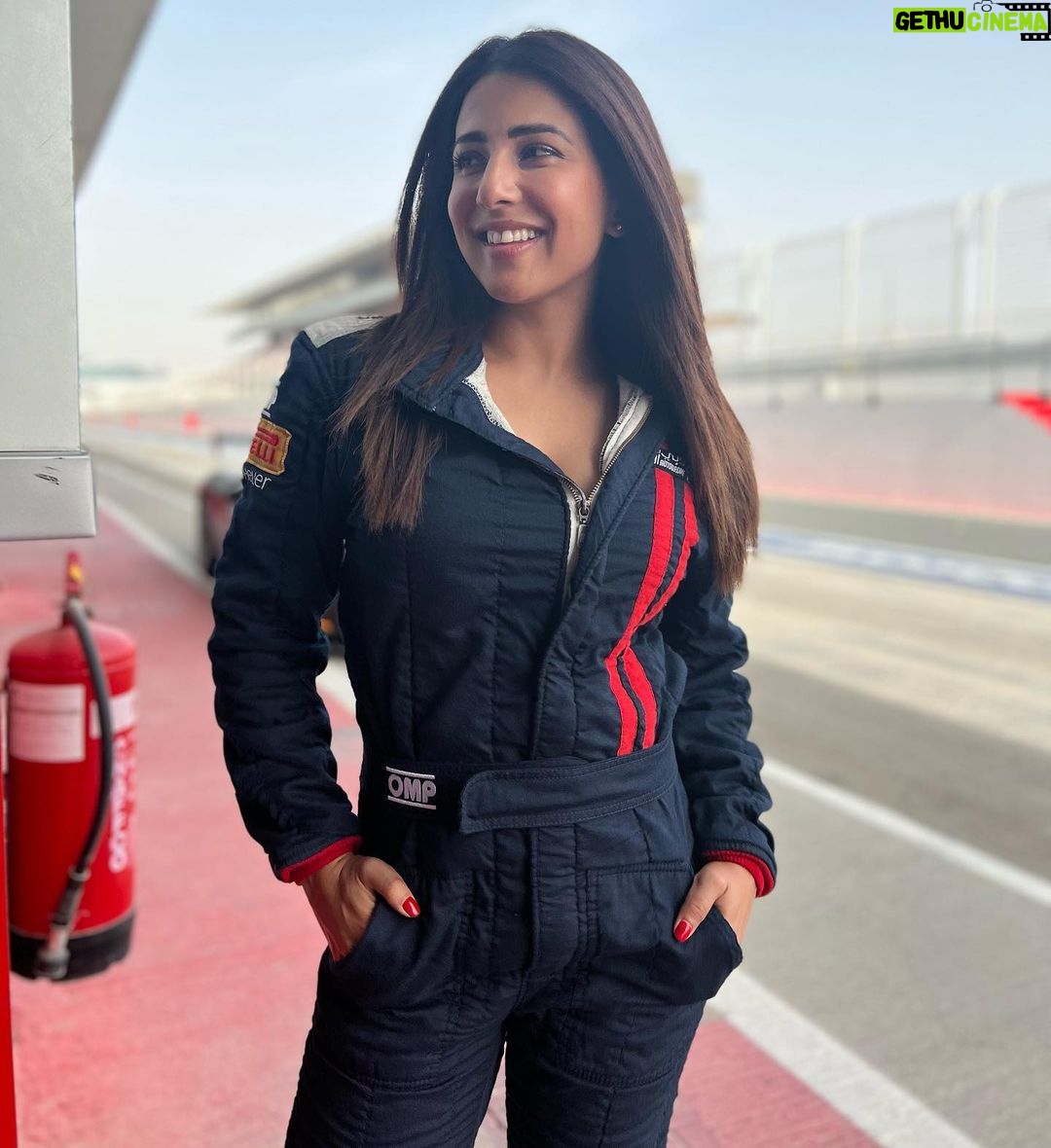 Ushna Shah Instagram - I’m a fine-tuned supersonic speed machine, with a sun-roof top & a gangster lean 🫰 @visit.dubai @dubaiautodrome Hair: @danihairstylist1 Makeup: @letsmakeupwithanna 📸: @raoalikhan #ushnashah Dubai Autodrome Circuit