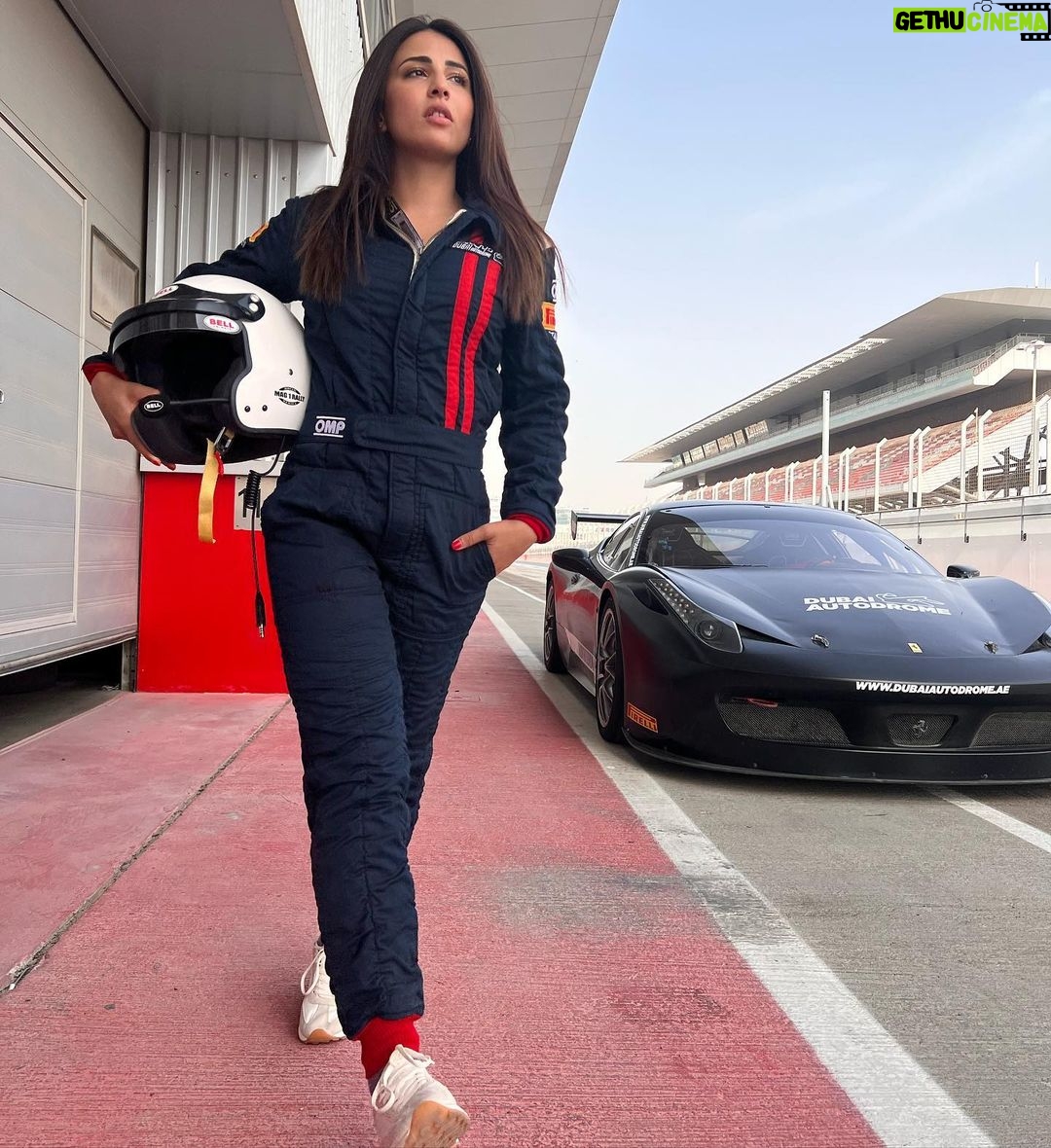 Ushna Shah Instagram - I’m a fine-tuned supersonic speed machine, with a sun-roof top & a gangster lean 🫰 @visit.dubai @dubaiautodrome Hair: @danihairstylist1 Makeup: @letsmakeupwithanna 📸: @raoalikhan #ushnashah Dubai Autodrome Circuit