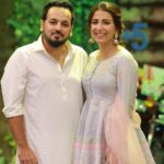 Ushna Shah Instagram - Sometimes I post even when I lose 😁 JPL 28th March Semi final round 2. I had so much fun playing with my beautiful Kubi & against the dapper (and cheeky) Azaan and of course the wonderful Sarfaraz bhai, who won by the way! I didn’t manage to get into @jerjeesseja ‘s 🧠 but trying was fun. This Ramzan flew thanks to Jeeto & all of YOU! God bless. All of the captains will be at the next match (the final) on Chand raat so see you all there inshallah. JEETOOOOO PAKISTAAAAAN 🇵🇰 👗 @ansabjahangirstudio Jewelery: @iyanajewelrystudio 💄 : @rajankhokarofficial Hair: @salman.mua 📸: @omarsaeedofficial
