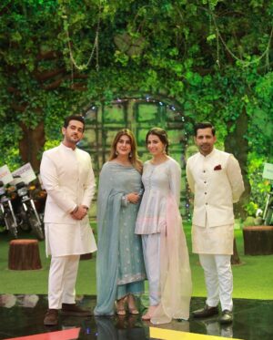 Ushna Shah Instagram - Sometimes I post even when I lose 😁
JPL 28th March Semi final round 2.

I had so much fun playing with my beautiful Kubi & against the dapper (and cheeky) Azaan and of course the wonderful Sarfaraz bhai, who won by the way! I didn’t manage to get into @jerjeesseja ‘s 🧠 but trying was fun. 
This Ramzan flew thanks to Jeeto & all of YOU! God bless.
All of the captains will be at the next match (the final) on Chand raat so see you all there inshallah.
JEETOOOOO PAKISTAAAAAN 🇵🇰 

👗 @ansabjahangirstudio 
Jewelery: @iyanajewelrystudio 
💄 : @rajankhokarofficial 
Hair: @salman.mua 
📸: @omarsaeedofficial