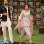 Ushna Shah Instagram - Sometimes I post even when I lose 😁 JPL 28th March Semi final round 2. I had so much fun playing with my beautiful Kubi & against the dapper (and cheeky) Azaan and of course the wonderful Sarfaraz bhai, who won by the way! I didn’t manage to get into @jerjeesseja ‘s 🧠 but trying was fun. This Ramzan flew thanks to Jeeto & all of YOU! God bless. All of the captains will be at the next match (the final) on Chand raat so see you all there inshallah. JEETOOOOO PAKISTAAAAAN 🇵🇰 👗 @ansabjahangirstudio Jewelery: @iyanajewelrystudio 💄 : @rajankhokarofficial Hair: @salman.mua 📸: @omarsaeedofficial