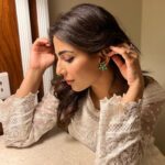 Ushna Shah Instagram - A Rizwan Beyg ensemble is the epitome of elegance; it is only fitting that he dressed Princess Di. His clothes can make anyone feel like royalty. Even when that anyone is exhausted and overwhelmed after a long day of travel and meeting her well wishers. Whether it is an actual princess of the world, walking back to her grand bedroom in palace halls after being showered with affection from millions, OR an ordinary woman, walking back to her hotel room through the lobby after being showered with affection from a small crowd in a mall: a Rizwan Beyg outfit is truly the icing on this delicious cake of princess-hood, whatever scale it may be on. Thank you to Giga group for hosting me and thank you to the beautiful folks of Pindi who came down to say hello, best Monday ever! I am still reeling 🥰 #ushnashah #meetandgreet #gigamall