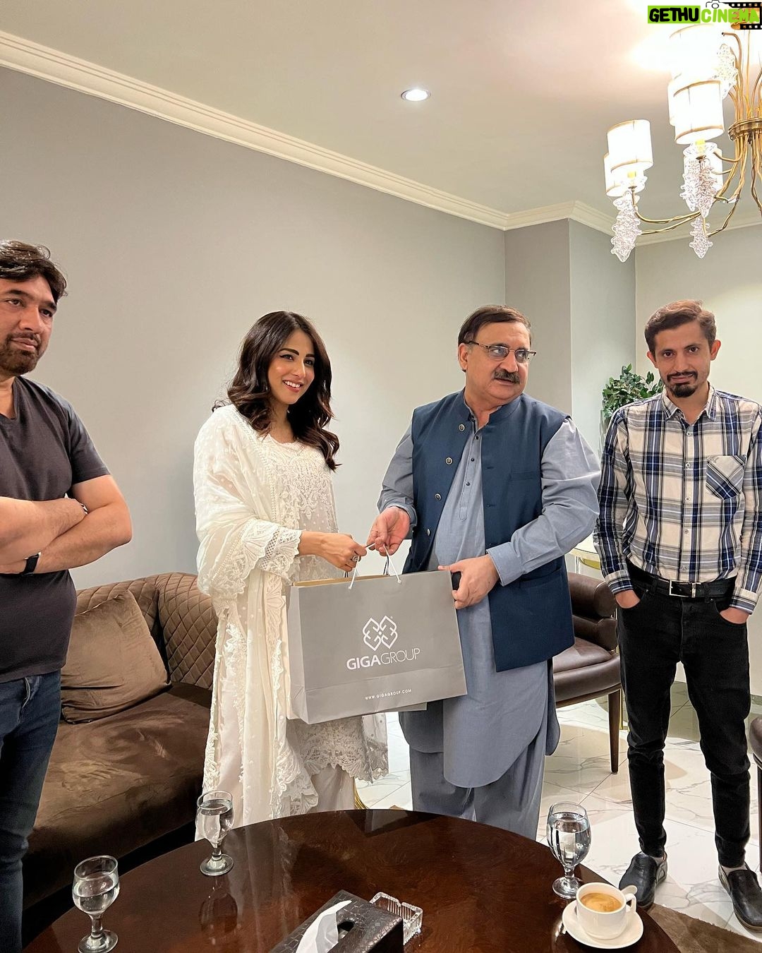 Ushna Shah Instagram - A Rizwan Beyg ensemble is the epitome of elegance; it is only fitting that he dressed Princess Di. His clothes can make anyone feel like royalty. Even when that anyone is exhausted and overwhelmed after a long day of travel and meeting her well wishers. Whether it is an actual princess of the world, walking back to her grand bedroom in palace halls after being showered with affection from millions, OR an ordinary woman, walking back to her hotel room through the lobby after being showered with affection from a small crowd in a mall: a Rizwan Beyg outfit is truly the icing on this delicious cake of princess-hood, whatever scale it may be on. Thank you to Giga group for hosting me and thank you to the beautiful folks of Pindi who came down to say hello, best Monday ever! I am still reeling 🥰 #ushnashah #meetandgreet #gigamall