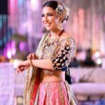 Ushna Shah Instagram - BEHIND THE SCENES Kangna By @manjmusik RDB Starring #ushnashah Makeup: @geenakashif Dress: @nickienina.official Jewelery: @kundan.co