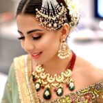 Ushna Shah Instagram - BEHIND THE SCENES Kangna By @manjmusik RDB Starring #ushnashah Makeup: @geenakashif Dress: @nickienina.official Jewelery: @kundan.co
