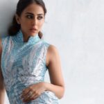 Ushna Shah Instagram - Warm Swiss dark chocolate molten lava cake served with freshly churned creamy coconut and Bourbon vanilla ice cream. #fasting 📷 @rizwan.haq 💄@ericgillofficial 👗@atelierzuhra 🤩 @raoalikhan for @okpakistan #ushnashah #okmagazine #styledbyrao #raoalikhan #atelierzuhra #dubaifashion #rizwanulhaqphotography #elsa #frozen #foodporn