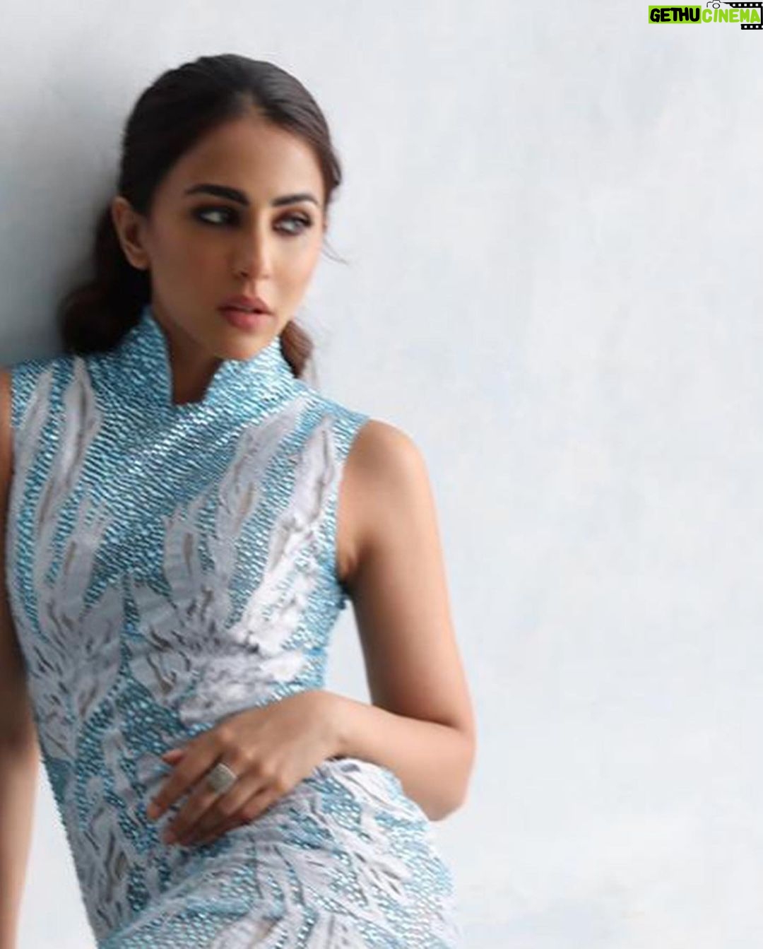 Ushna Shah Instagram - Warm Swiss dark chocolate molten lava cake served with freshly churned creamy coconut and Bourbon vanilla ice cream. #fasting 📷 @rizwan.haq 💄@ericgillofficial 👗@atelierzuhra 🤩 @raoalikhan for @okpakistan #ushnashah #okmagazine #styledbyrao #raoalikhan #atelierzuhra #dubaifashion #rizwanulhaqphotography #elsa #frozen #foodporn