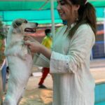 Ushna Shah Instagram - #AyeshaChundrigar and her team at @acfanimalrescueofficial have done a fantastic job maintaining a clean, serene and safe environment for injured & abused animals from all over Karachi. I was invited at the shelter to partake in their empathy campaign and couldn’t be more impressed with the work they are doing. Please support them, they need all the help they can get. And if you are based in Karachi, I highly reccomend you visit the shelter, especially if you have children. Thank you Ayesha and #ACF team, you are godsent! #animalrescue #animalrescuepakistan #ushnashah #karachianimalrescue #acfanimalrescuepakistan ACF Animal Rescue