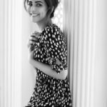Ushna Shah Instagram - 1. Imagines biryani⁣ 2. Smells biryani ⁣ 3. Sees biryani ⁣ ⁣ (On that topic, I tried making biryani last night.. didn’t work out so well)⁣ ⁣ ⁣ 📸 @deeveesofficial⁣ 💄 @munazzarizwan_mua ⁣ #ushnashah