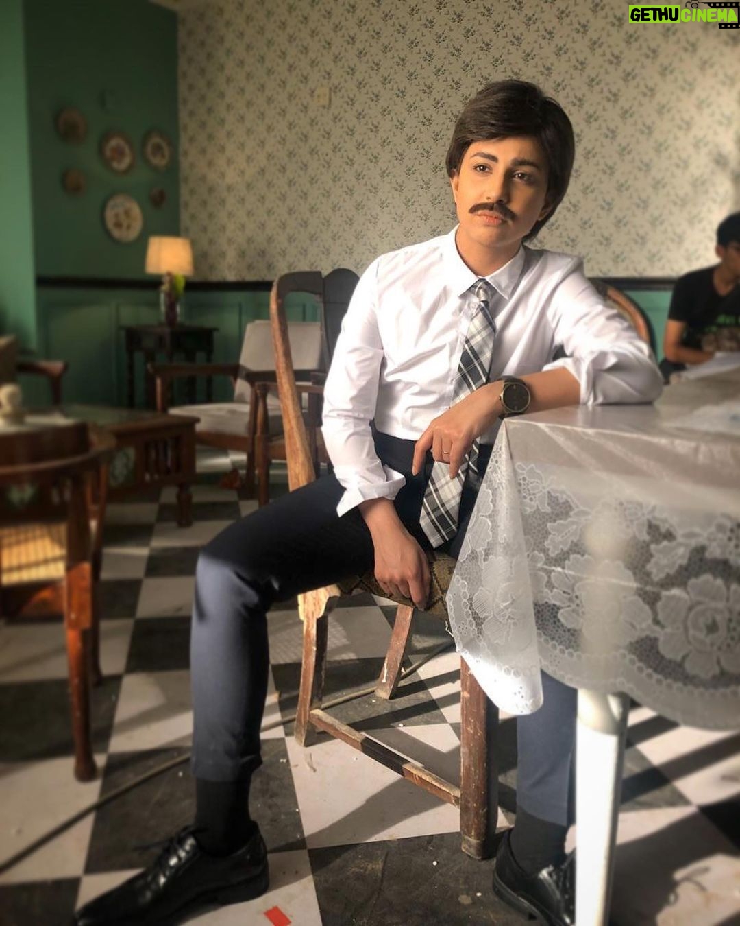 Ushna Shah Instagram - Be a man. 🍕 Camera + Styling by @ehteshamansari Get-up by @malik.fayyaz