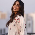 Ushna Shah Instagram - Felt cute 🥰 wearing @ansabjahangirstudio ~ a reminder that there is still a Jen-0-side happening in ph-a-las-3 that is being fully backed & funded by the Amree kee gov urn meant. Keep spreading the w0rd and keep boy kotting ! now chi Ldren are being bu- read on the side of the r0ad. The c0nditions are wors3 than ever! #nabilasalon #ushnashah #chikkarthefilm