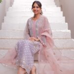 Ushna Shah Instagram - 🌅 @zainabchottaniofficial @goshi.makeupartist @hashu_hair @esfirjewels @insignia_shoes #ushnashah #jeetopakistan @nabila_salon @zrphotography012