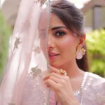 Ushna Shah Instagram - 🌅 @zainabchottaniofficial @goshi.makeupartist @hashu_hair @esfirjewels @insignia_shoes #ushnashah #jeetopakistan @nabila_salon @zrphotography012