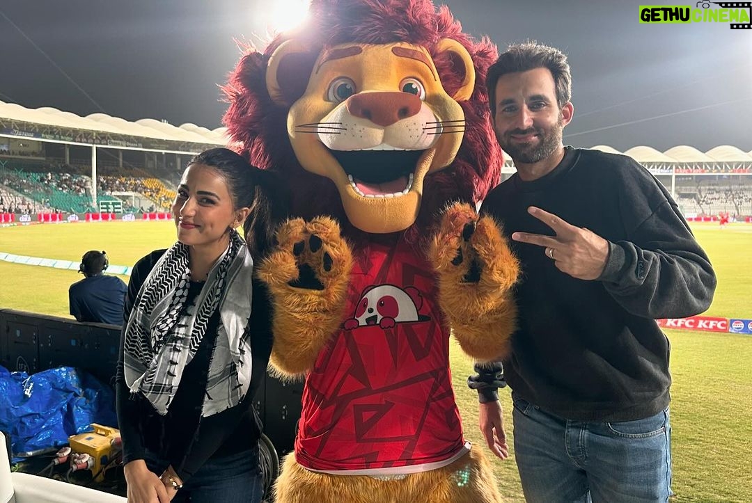 Ushna Shah Instagram - Date night last night with @hamza.amin87 🏏 Sad to have missed our @karachikingsary but fun match between @islamabadunitedpsl & @quetta.gladiators 👏 (There is a video of me as a toddler in a diaper, dancing & singing “deeh deeh pachipaan”. I will never not dance to this song 😅) *Having a platform or a privileged access to a platform is a responsibility, especially at a time in the world when showing solidarity is stifled.
