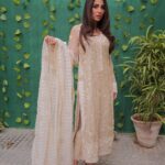 Ushna Shah Instagram – Rozas put so much Noor on my soorat 😇, what they do to my seerat is a different story 👹 

@zainabchottaniofficial @honeymakeupartist0109 @bellapaulhairstylist @zrphotography012