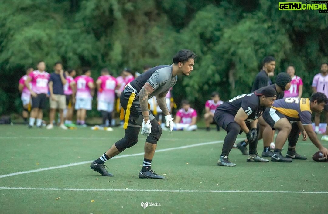 Uus Instagram - New adventure unlocked for this year. 🏈 thanks @headshoes.id umpan hiu is ready for the season 🙇