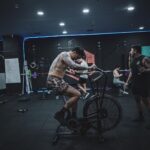 Uus Instagram - Senin gym, selasa boxing, rabu gym, kamis boxing, jumat gym, sabtu rest, minggu jogging 6-8km. No alkohol. One meal a day. Selama hampir 2 bulan. Buat apa sih? Buat rispek sama olah raga ini dan fighter-fighter yg memang nyari nafkah dari sini. Banyak fighter yg kehilangan waktu seneng-seneng, gabisa nikmatin makanan minuman kesukaan, depresi tiap malem sampe gabisa tidur, cuekin sakit badan, bahkan ga punya waktu luang buat sekadar ngobrol sm keluarga. Karena gue bukan fighter kaya mereka, gue minta izin dalem hati sm mereka buat bertanding di olah raga yg mereka cinta. Gue gamau nganggep remeh olah raga yang banyak orang menggantungkan jiwa dan hatinya. Terima kasih boxing untuk mempertemukan gue sm fighter-fighter yang luar biasa humble dan hustle, untuk pukulan yg menyadarkan gue kalo gue selalu lemah makanya gue harus selalu usaha, dan ngebantuin gue sebagai seorang bapak untuk mencoba dan belajar hal baru diumur 30an. Dan siapapun bapak-bapak yang baca tulisan ini, menafkahi keluarga memang sulit, tapi akan lebih sulit ketika menafkahi dalam kondisi hati yg tidak ternafkahi. Semoga bapak-bapak semua menemukan hal yang membuat hati bisa ternafkahi tanpa membebani yg dinafkahi. Terima kasih ya sudah bertahan sejauh ini 🙇 Maap post ulang td potonya ada yg salah 😂 maap maap