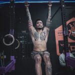 Uus Instagram - Senin gym, selasa boxing, rabu gym, kamis boxing, jumat gym, sabtu rest, minggu jogging 6-8km. No alkohol. One meal a day. Selama hampir 2 bulan. Buat apa sih? Buat rispek sama olah raga ini dan fighter-fighter yg memang nyari nafkah dari sini. Banyak fighter yg kehilangan waktu seneng-seneng, gabisa nikmatin makanan minuman kesukaan, depresi tiap malem sampe gabisa tidur, cuekin sakit badan, bahkan ga punya waktu luang buat sekadar ngobrol sm keluarga. Karena gue bukan fighter kaya mereka, gue minta izin dalem hati sm mereka buat bertanding di olah raga yg mereka cinta. Gue gamau nganggep remeh olah raga yang banyak orang menggantungkan jiwa dan hatinya. Terima kasih boxing untuk mempertemukan gue sm fighter-fighter yang luar biasa humble dan hustle, untuk pukulan yg menyadarkan gue kalo gue selalu lemah makanya gue harus selalu usaha, dan ngebantuin gue sebagai seorang bapak untuk mencoba dan belajar hal baru diumur 30an. Dan siapapun bapak-bapak yang baca tulisan ini, menafkahi keluarga memang sulit, tapi akan lebih sulit ketika menafkahi dalam kondisi hati yg tidak ternafkahi. Semoga bapak-bapak semua menemukan hal yang membuat hati bisa ternafkahi tanpa membebani yg dinafkahi. Terima kasih ya sudah bertahan sejauh ini 🙇 Maap post ulang td potonya ada yg salah 😂 maap maap