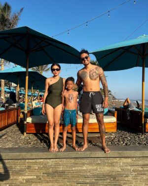Uus Instagram - Selamat ulang tahun Eiichiro 😘 
Sebagai ayah dan laki-laki maaf kalo banyak momen yg hilang karena kerja atau sibuk yg lain dan ngebuat kamu mikir kalo aku ga peduli sm kamu. Cerita seorang ayah cuma bisa diceritain sm bundamu nanti. Itu juga kalo dia ngga lupa soalnya banyak juga tuh aku bikin sedih bunda. Ah dableklah aku mah. Yang penting sayangin terus bundamu mungkin suatu saat jawabannya ada disana saat kamu memang perlu. Karena laki-laki memang pantas dibenci, sampai nanti hati yg determinasi. Selamat datang diumur tujuh. 😘

Makasi juga onty ongkel yang udah nyempetin dateng bareng ponakanku diperutnyah. 🫡