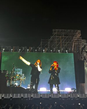 Uus Instagram - Si bunda dlu ga pernah ngisi lagu @30secondstomars sih di konter hape sm donlod dari toren jadinya kaga tau lagunyah. Maapkan masa remajaku bang jared 🙇 aku senang liat kamu manggung semalam
