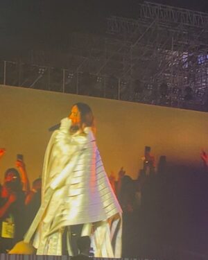 Uus Instagram - Si bunda dlu ga pernah ngisi lagu @30secondstomars sih di konter hape sm donlod dari toren jadinya kaga tau lagunyah. Maapkan masa remajaku bang jared 🙇 aku senang liat kamu manggung semalam