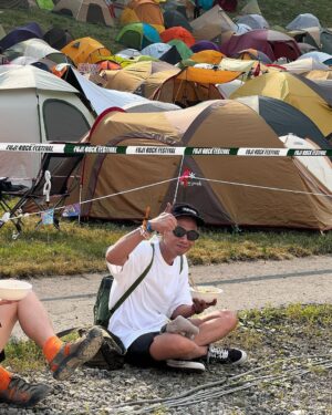 Uus Instagram - Day 3 fujirock tapi ga ada jirocknya padahal pen nyanyi lepaskan diriku tapi gapapa yg penting bareng @foom_id #foomgoestofujirock