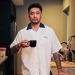Uus Instagram - Outfit bapak-bapak selaw yg kalo temen anaknya maen ke rumah terus ngegepin nonton video macem-macem cuma buka pintu terus bilang “HAYOLO NONTON APAAAA?!!!!” abis itu tutup pintu. 🙇 @twilmcollection