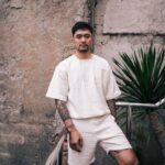Uus Instagram - Outfit bapak-bapak selaw yang kalo temen anak maen ke rumah dia bilang “itu di kulkas ada minuman kalo mau ambil aja” 🙇 @twilmcollection