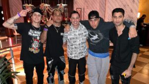 Víctor Drija Instagram - a darle paso a nuevas metas con un nuevo ciclo

son unas estrellas que brillarán a donde quiera que vayan

#CNCO #4ever