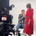Víctor Drija Instagram - no todos los días te da una cachetada @soylupitaferrer y no todos los días nos avisan que #Dramáticas está GRATIS en el link de mi perfil