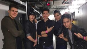 Víctor Drija Instagram - a darle paso a nuevas metas con un nuevo ciclo

son unas estrellas que brillarán a donde quiera que vayan

#CNCO #4ever