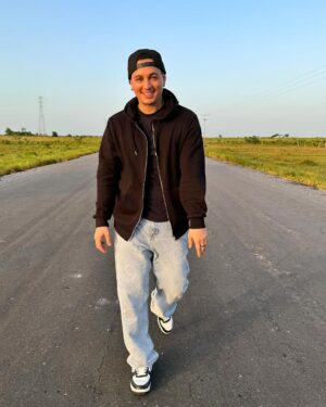 Víctor Drija Instagram - sigo conociendo mi país a través de mi música y conociendo mi música a través de mi país