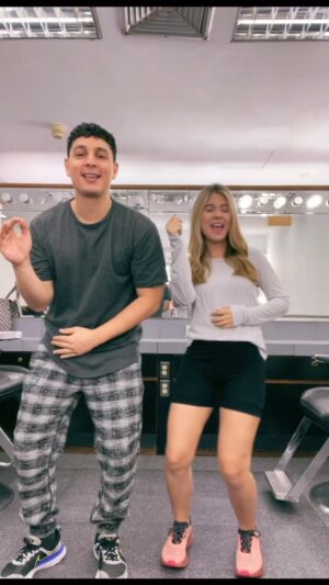 Víctor Drija Instagram - desde las filmaciones de #Dramáticas🎥 
•
#BailarContigoRemix
@gustavoelis
@markbmusic