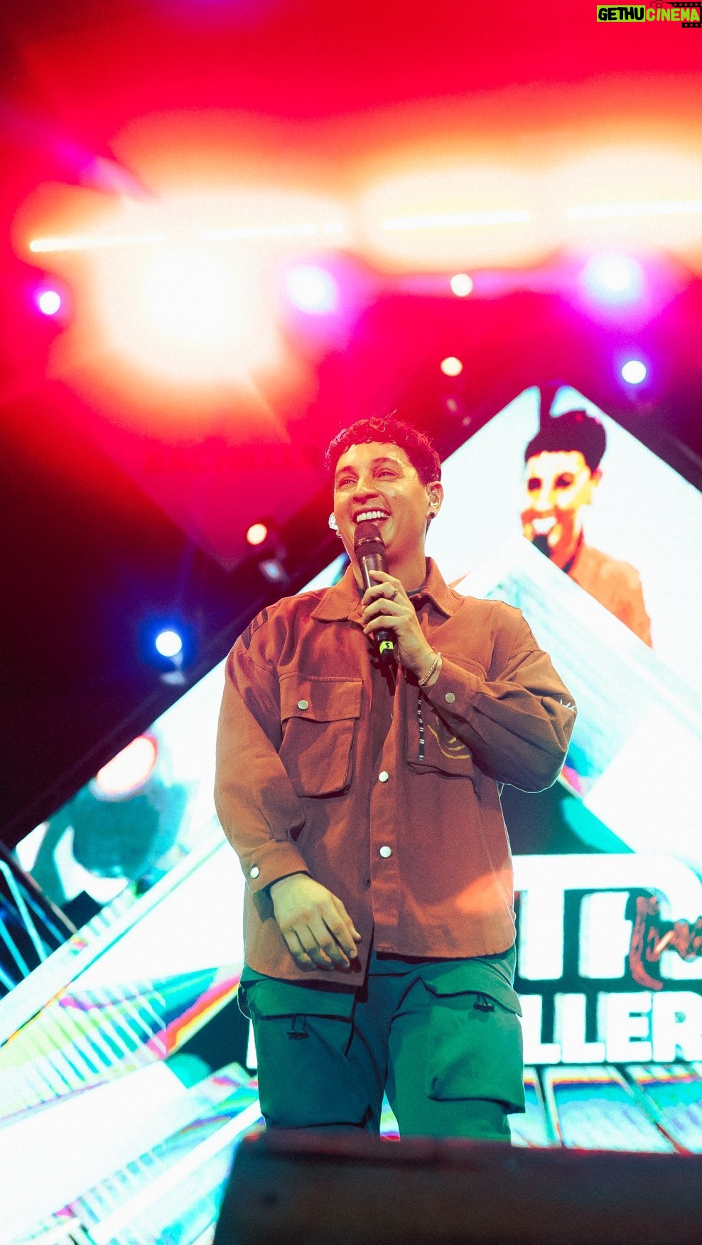 Víctor Drija Instagram - se las debía en mis conciertos • ¿cuál quieren que sea la próxima ciudad? #TBT