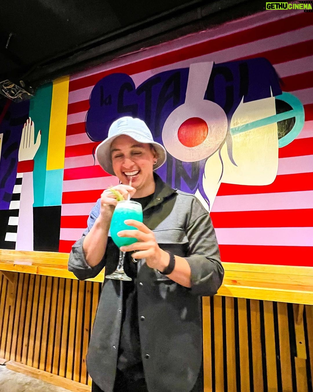 Víctor Drija Instagram - ¡SALUD! HOY ESTAMOS DE #1 Y ME VINE A @laestacion.ccs a celebrarloooo Caracas, D.F., Venezuela