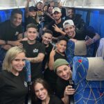 Víctor Drija Instagram - mientras tanto, en el autobús de @larutalive