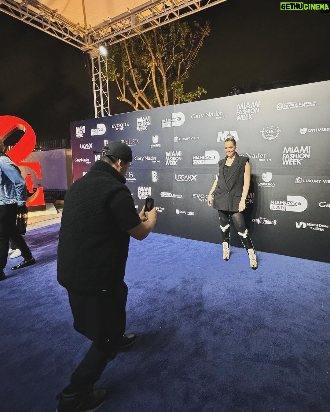 Víctor Drija Instagram - desliza y descubre la verdadera razón por la que @aljibesblanca me invitó al Fashion Week