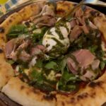 Víctor Drija Instagram - me debía un compartir con este equipo que Dios ha formado para mi crecimiento personas valiosas que me hacen ser mejor y de corazón, espero yo también lograr lo mismo en ellos - ni hablar de las pizzas del @jardindemiriam de las mejores que he comido en toda mi vida (y vaya que he comido pizzas) y además nos hicieron sentir en casa un domingo random de enero hasta la 1 AM