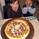 Víctor Drija Instagram - me debía un compartir con este equipo que Dios ha formado para mi crecimiento personas valiosas que me hacen ser mejor y de corazón, espero yo también lograr lo mismo en ellos - ni hablar de las pizzas del @jardindemiriam de las mejores que he comido en toda mi vida (y vaya que he comido pizzas) y además nos hicieron sentir en casa un domingo random de enero hasta la 1 AM