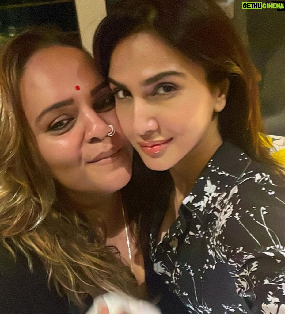 Vaani Kapoor Instagram - Sending infinite love to all the phenomenal women who make my world a brighter place. Happy Women’s Day ♥️🧿 #Grateful