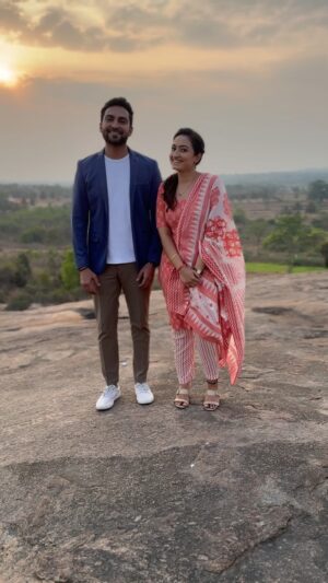 Vaishnavi Gowda Instagram - When we were shooting for an important scene ! 

😅😅😅

Guess what that could be 😬?