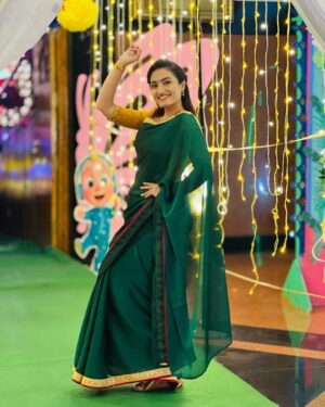 Vaishnavi Gowda Instagram - Nothing feels as perfect as a saree 🤍

Outfit - @arulaa_by_rashmianooprao
