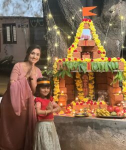 Vaishnavi Gowda Instagram - So proud to be witnessing the History Unfold , May the blessings of Lord Rama shower upon us all 🙏🏻🌸 ಜೈ ಶ್ರೀ ರಾಮ್ 🙏🏻 PC- @_deekshith_d_ ✨ Outfit - @arulaa_by_rashmianooprao ✨