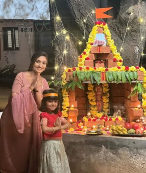 Vaishnavi Gowda Instagram - So proud to be witnessing the History Unfold , May the blessings of Lord Rama shower upon us all 🙏🏻🌸

ಜೈ ಶ್ರೀ ರಾಮ್ 🙏🏻

PC- @_deekshith_d_ ✨
Outfit - @arulaa_by_rashmianooprao ✨